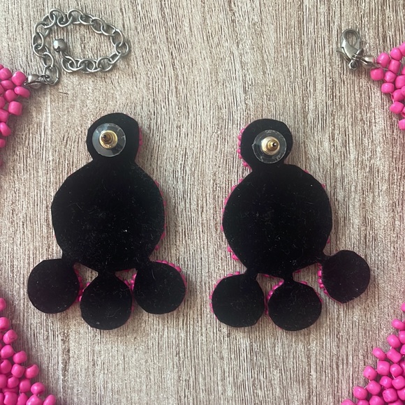 Pink beaded necklace with matching earrings. 17.5” long. - Picture 2 of 2